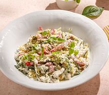Салат с куриной грудкой и овощами