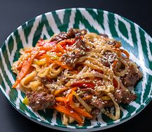 Лапша удон с говядиной
