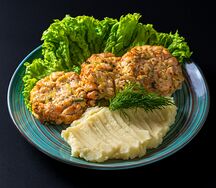 Куриные котлеты с картофелем фри