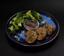 Медальоны из индейки с брокколи