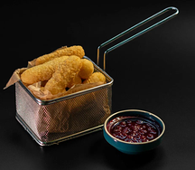 Сырные палочки с брусничным соусом