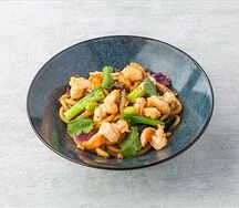 Лапша с креветками и соусом шисо