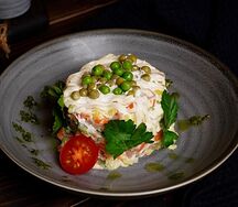 Оливье с колбасой