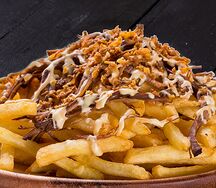 Картофель фри с луком жареным