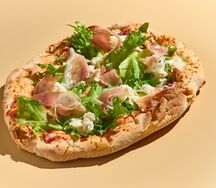 Пицца с пармской ветчиной
