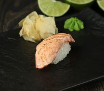 Суши опаленный Лосось