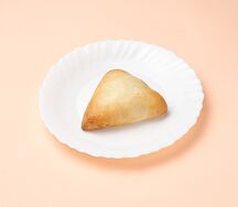 Пирожок с яблоком и корицей