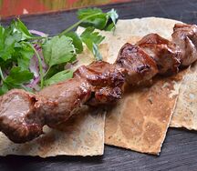 Шашлык из телятины с соусом сацебели