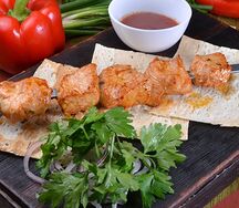 Шашлык из индейки с соусом сацебели