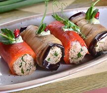Рулетики из баклажанов, сладкого перца с грецким орехом