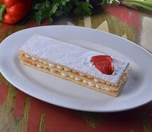 Мильфей с сезонными ягодами