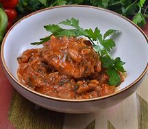 Чахохбили из курицы со спелыми томатами и зеленью