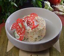 Салат Столичный с крабом 