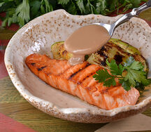 Лосось в сливочном соусе с кабачком