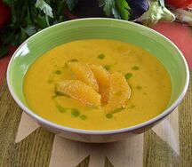 Морковный суп с апельсинами и креветками