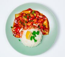 Кусочки курицы в кисло-сладком соусе