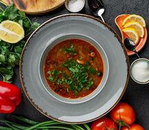 Солянка с двумя видами мяса и охотничьими колбасками