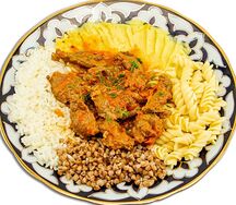 Гуляш с гарниром