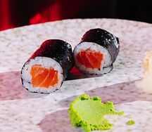 Хэнд-ролл с лососем