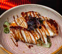 Яйцо, угорь, маринованные огурцы, унаги