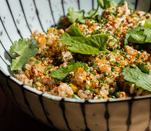 Жареный рис с курицей