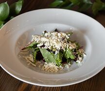 Салат с запеченной свеклой и козьим сыром