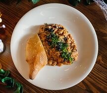 Болтунья с томатами