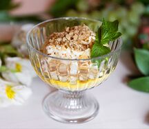 Мацони с медом и грецким орехом