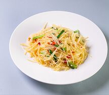 Жареный картофель в кисло-остром соусе