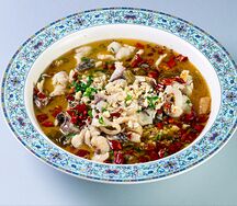 Карп с овощами в бульоне