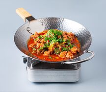 Тушеная курица в горшочке