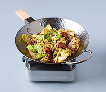 Жареная капуста со свининой