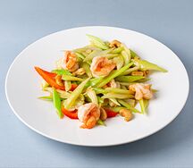 Креветки с сельдереем и кешью