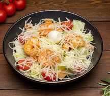 Салат Цезарь с  креветками