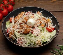 Салат Цезарь с курицей