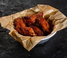 Куриные крылышки в персиковом чили