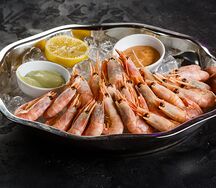 Креветки подкопченные с соусом сладкий васаби