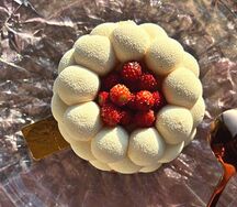 Пирожное Малина-йогурт