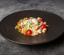 Салат Цезарь с курицей