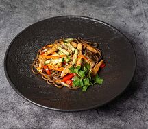Лапша гречневая с курицей