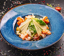 Салат Цезарь с креветками