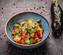 Сладкие помидоры с баклажанами