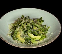 Зелёный салат в соусе цитронет