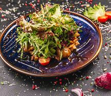 Тёплый салат с телятиной