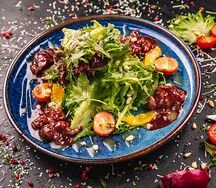 Тёплый салат с печенью цыплёнка