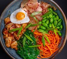 Поке с цыплёнком барбекю