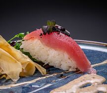 Суши-нигири с тунцом