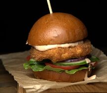 Бургер с цыплёнком барбекю