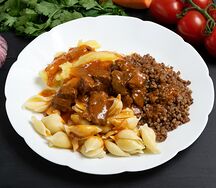 Гуляш с гарниром