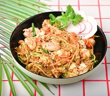 Жареный рис с курицей по-тайски